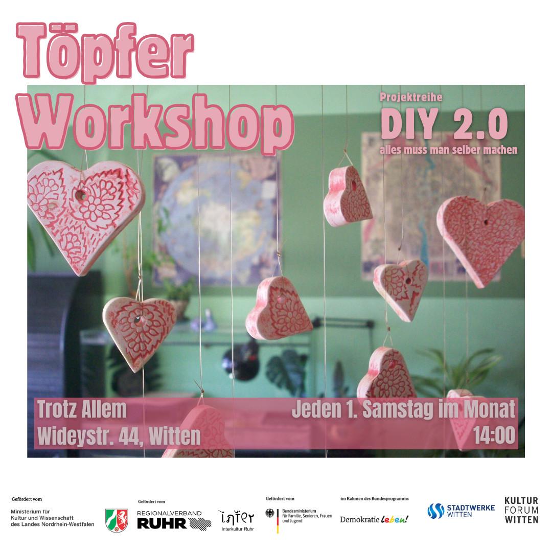 Töpfer-Workshop – Projektreihe DIY 2.0 – alles muss man selber machen; Trotz Allem, Wideystraße 44, Witten; jeden 1. Samstag im Monat, 14:00 Uhr; zur Illustration dient die Nahaufnahme einer Hängegirlande von tönernen Herzen, die mit Blattformen bedruckt sind