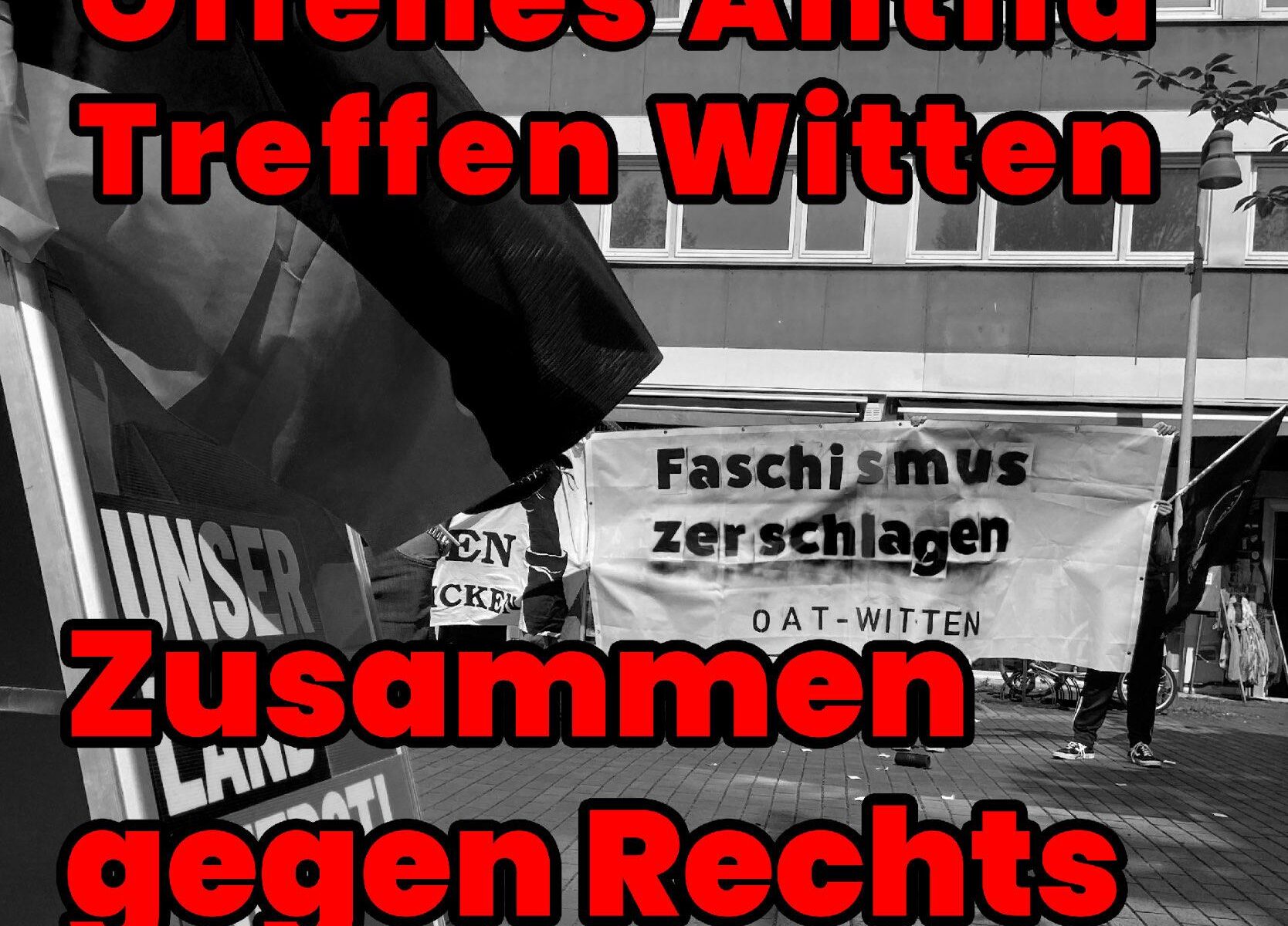 Offenes Antifa-Treffen Witten – zusammen gegen Rechts; im Hintergrund ist ein Foto eines Protests gegen einen AfD-Infostand auf dem Platz vor der Stadtgalerie Witten zu sehen. Ein Transparent trägt die Inschrift „Faschismus zerschlagen – OAT Witten“.